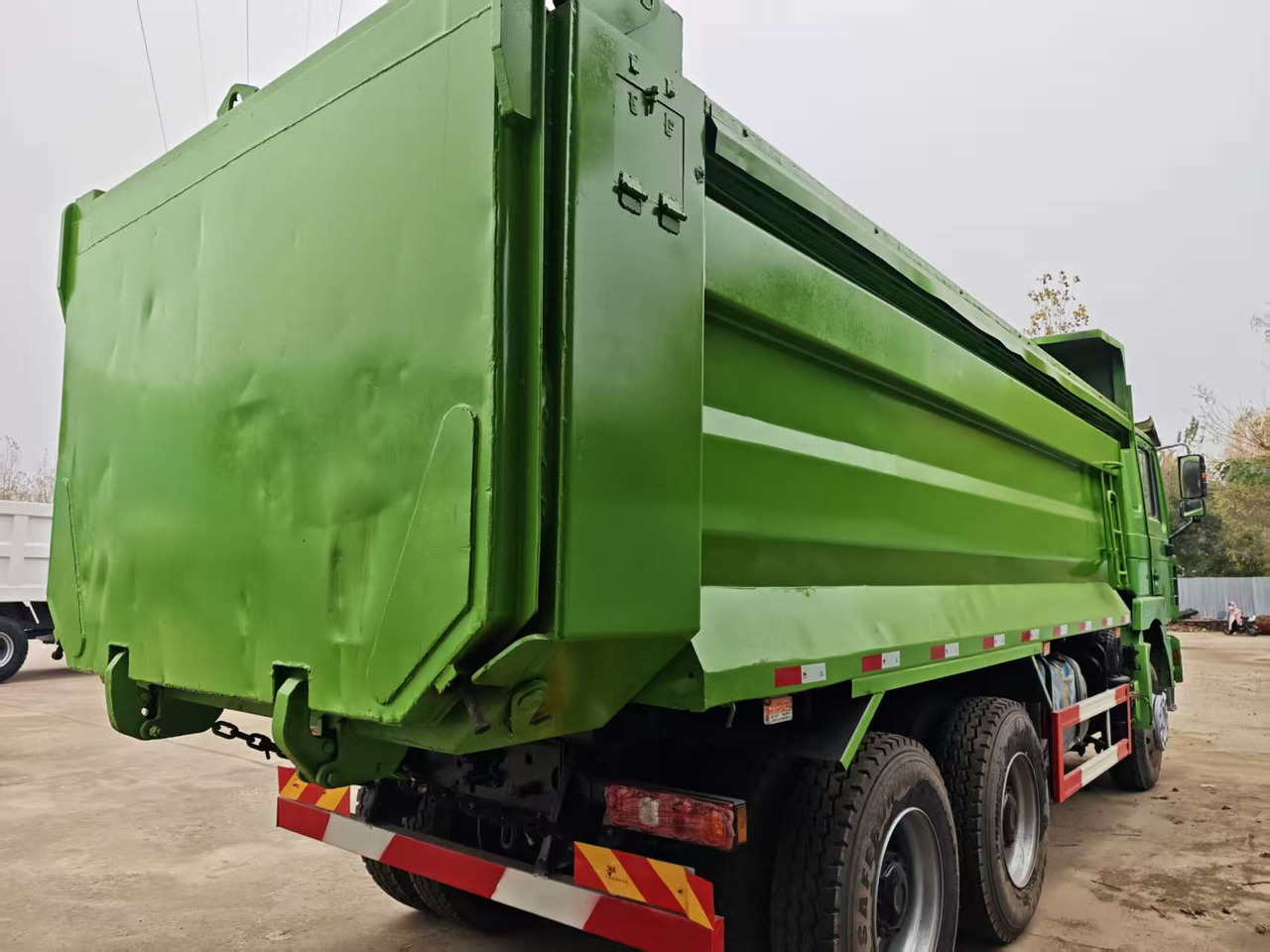 SHACMAN F3000 - Kamion cisterna: slika SHACMAN F3000 - Kamion cisterna SHACMAN F3000 - Kamion cisterna: slika SHACMAN F3000 - Kamion cisterna