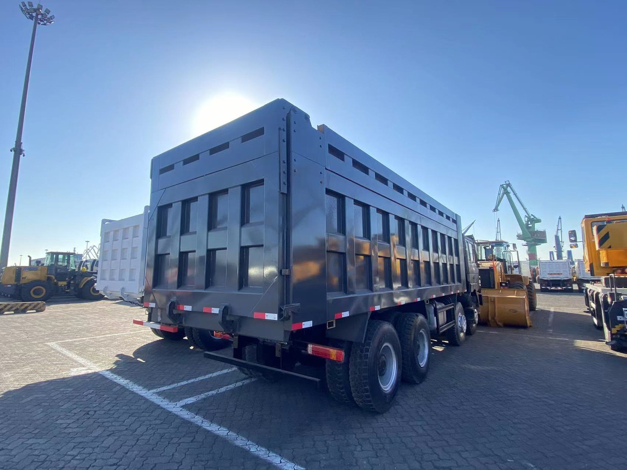 SHACMAN Shacman F3000 8*4 dump truck - Kiper: slika SHACMAN Shacman F3000 8*4 dump truck - Kiper SHACMAN Shacman F3000 8*4 dump truck - Kiper: slika SHACMAN Shacman F3000 8*4 dump truck - Kiper