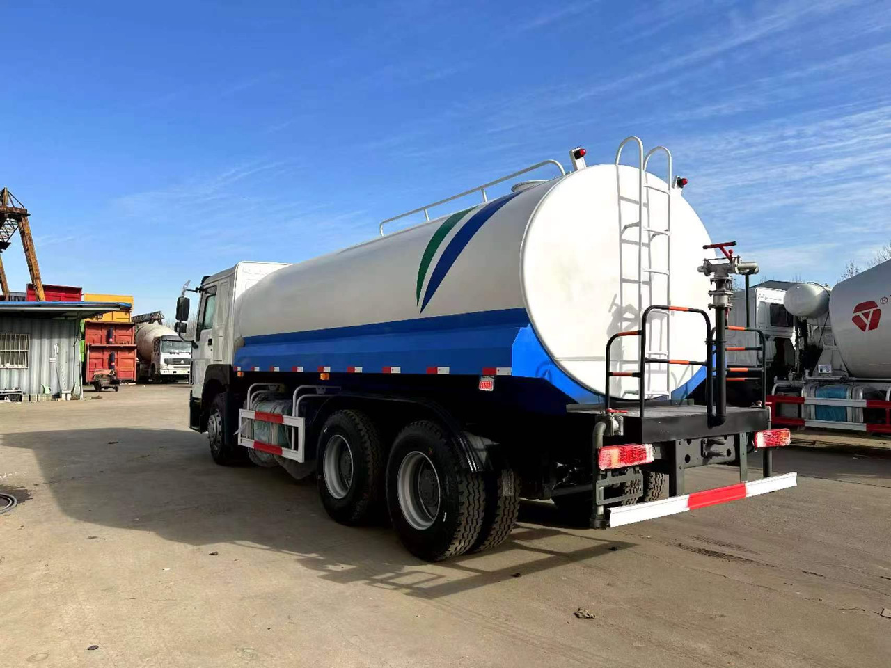 SINOTRUK 20 cubic meters tanker - Kamion cisterna: slika SINOTRUK 20 cubic meters tanker - Kamion cisterna SINOTRUK 20 cubic meters tanker - Kamion cisterna: slika SINOTRUK 20 cubic meters tanker - Kamion cisterna