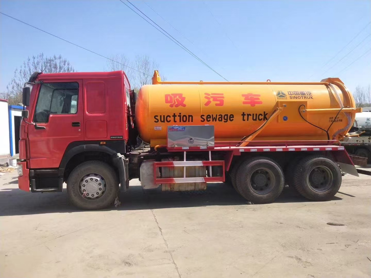 SINOTRUK SINOTRUK 336 suction sewage truck - Transporter kontejnera/ Kamion s izmjenjivim sanducima: slika SINOTRUK SINOTRUK 336 suction sewage truck - Transporter kontejnera/ Kamion s izmjenjivim sanducima SINOTRUK SINOTRUK 336 suction sewage truck - Transporter kontejnera/ Kamion s izmjenjivim sanducima: slika SINOTRUK SINOTRUK 336 suction sewage truck - Transporter kontejnera/ Kamion s izmjenjivim sanducima