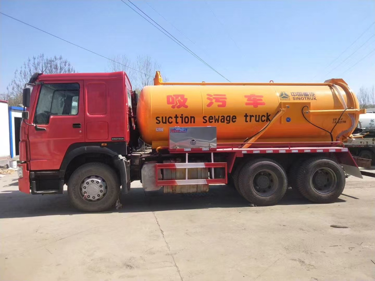 SINOTRUK SINOTRUK 336 suction sewage truck - Transporter kontejnera/ Kamion s izmjenjivim sanducima: slika SINOTRUK SINOTRUK 336 suction sewage truck - Transporter kontejnera/ Kamion s izmjenjivim sanducima SINOTRUK SINOTRUK 336 suction sewage truck - Transporter kontejnera/ Kamion s izmjenjivim sanducima: slika SINOTRUK SINOTRUK 336 suction sewage truck - Transporter kontejnera/ Kamion s izmjenjivim sanducima