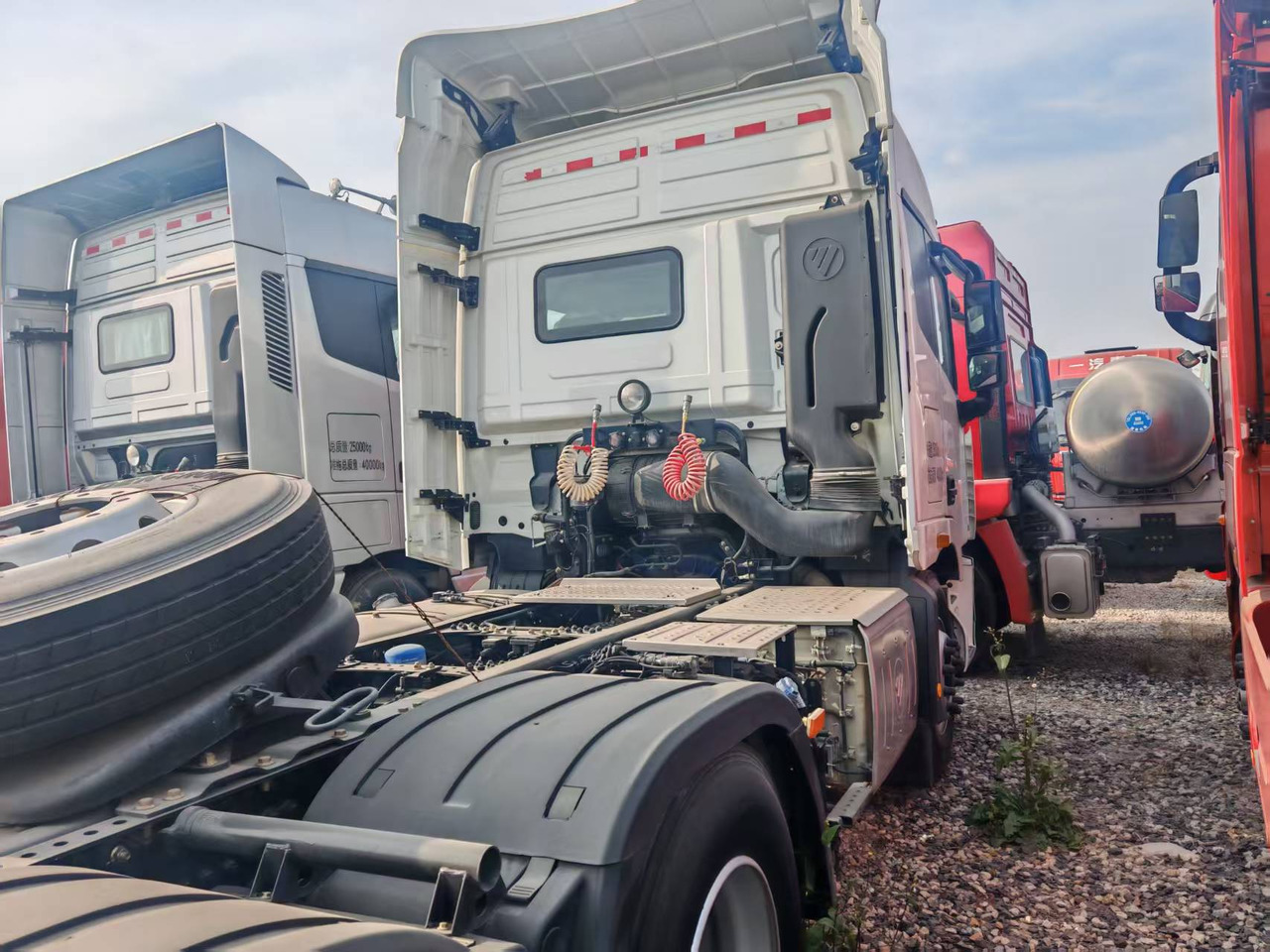 Auman 6×4 - Tegljač: slika Auman 6×4 - Tegljač Auman 6×4 - Tegljač: slika Auman 6×4 - Tegljač