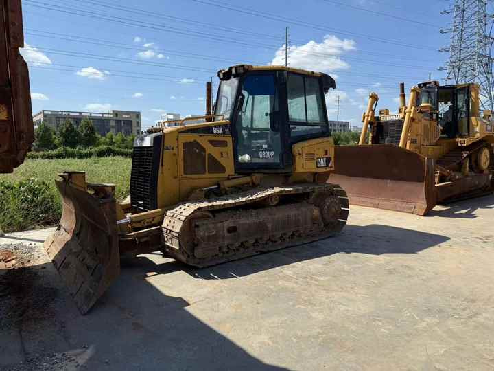 100% Original Caterpillar D5K Mini Track Dozer Cat D5K Bulldozer Superior Performance Running Working Condition Hot Sale - Buldožer: slika 100% Original Caterpillar D5K Mini Track Dozer Cat D5K Bulldozer Superior Performance Running Working Condition Hot Sale - Buldožer 100% Original Caterpillar D5K Mini Track Dozer Cat D5K Bulldozer Superior Performance Running Working Condition Hot Sale - Buldožer: slika 100% Original Caterpillar D5K Mini Track Dozer Cat D5K Bulldozer Superior Performance Running Working Condition Hot Sale - Buldožer