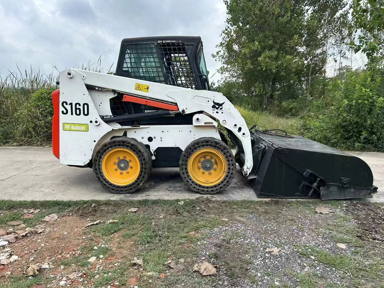 BOBCAT Second-hand Excellent Skidsteer Bobcat S160 - Mini utovarivač: slika BOBCAT Second-hand Excellent Skidsteer Bobcat S160 - Mini utovarivač BOBCAT Second-hand Excellent Skidsteer Bobcat S160 - Mini utovarivač: slika BOBCAT Second-hand Excellent Skidsteer Bobcat S160 - Mini utovarivač