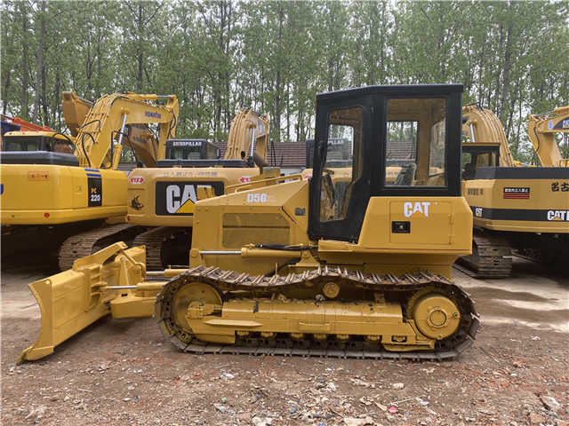 Caterpillar Used D5 Bulldozer , CAT D5g D5h D5k with Ripper , CAT D4h D5h D6h D7h - Buldožer: slika Caterpillar Used D5 Bulldozer , CAT D5g D5h D5k with Ripper , CAT D4h D5h D6h D7h - Buldožer Caterpillar Used D5 Bulldozer , CAT D5g D5h D5k with Ripper , CAT D4h D5h D6h D7h - Buldožer: slika Caterpillar Used D5 Bulldozer , CAT D5g D5h D5k with Ripper , CAT D4h D5h D6h D7h - Buldožer