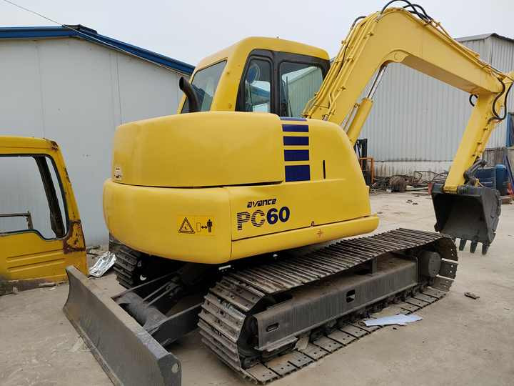 Cheap Used Komatsu PC60-7 Crawler Excavator with High Efficiency Used Heavy Machinery Komatsu P60-7 Digger Cheap for Sale - Bager gusjeničar: slika Cheap Used Komatsu PC60-7 Crawler Excavator with High Efficiency Used Heavy Machinery Komatsu P60-7 Digger Cheap for Sale - Bager gusjeničar Cheap Used Komatsu PC60-7 Crawler Excavator with High Efficiency Used Heavy Machinery Komatsu P60-7 Digger Cheap for Sale - Bager gusjeničar: slika Cheap Used Komatsu PC60-7 Crawler Excavator with High Efficiency Used Heavy Machinery Komatsu P60-7 Digger Cheap for Sale - Bager gusjeničar