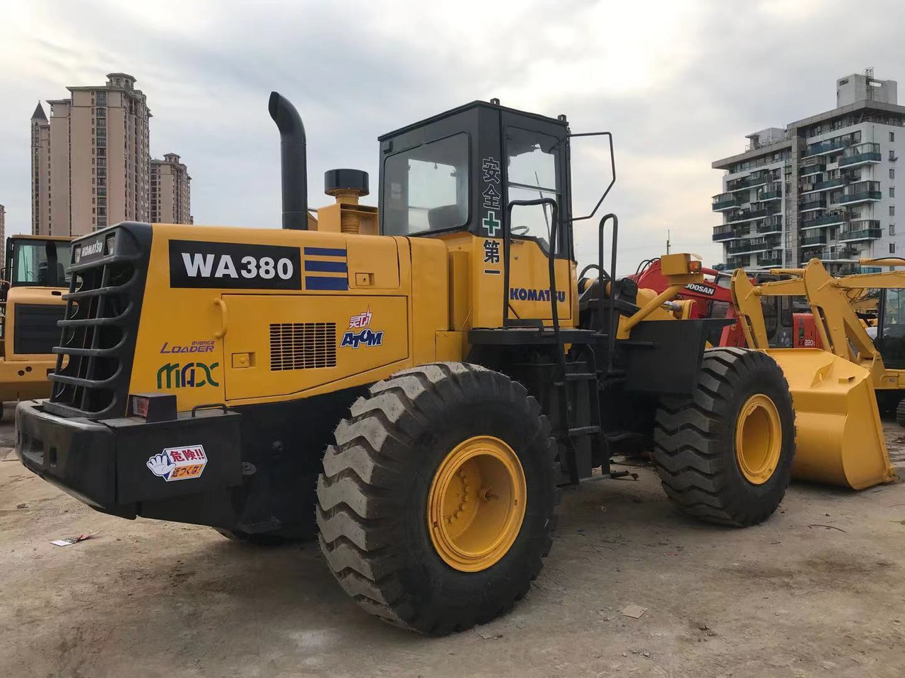 BACKHOE LOADER Certified Pre-Owned Komatsu WA380-3 | Heavy-Duty Loader for Mining/ Construction - Price Negotiable! - Građevinski strojevi: slika BACKHOE LOADER Certified Pre-Owned Komatsu WA380-3 | Heavy-Duty Loader for Mining/ Construction - Price Negotiable! - Građevinski strojevi BACKHOE LOADER Certified Pre-Owned Komatsu WA380-3 | Heavy-Duty Loader for Mining/ Construction - Price Negotiable! - Građevinski strojevi: slika BACKHOE LOADER Certified Pre-Owned Komatsu WA380-3 | Heavy-Duty Loader for Mining/ Construction - Price Negotiable! - Građevinski strojevi