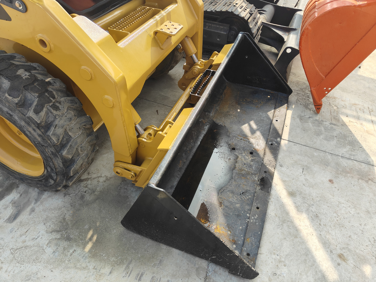 CATERPILLAR Used skid-steer CAT246D - Građevinski strojevi: slika CATERPILLAR Used skid-steer CAT246D - Građevinski strojevi CATERPILLAR Used skid-steer CAT246D - Građevinski strojevi: slika CATERPILLAR Used skid-steer CAT246D - Građevinski strojevi