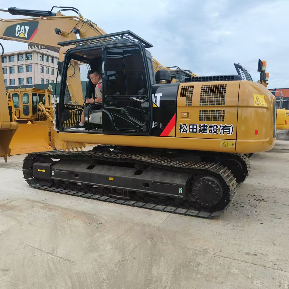 Used high quality excavator CAT 323D2L Made in Japan - Građevinski strojevi: slika used high quality excavator CAT 323D2L Made in Japan - Građevinski strojevi Used high quality excavator CAT 323D2L Made in Japan - Građevinski strojevi: slika used high quality excavator CAT 323D2L Made in Japan - Građevinski strojevi