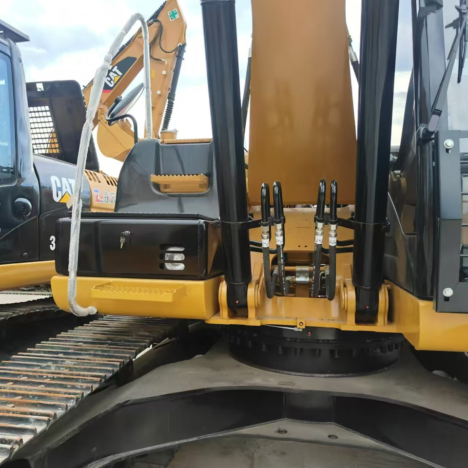 Used high quality excavator CAT 323D2L Made in Japan - Građevinski strojevi: slika used high quality excavator CAT 323D2L Made in Japan - Građevinski strojevi Used high quality excavator CAT 323D2L Made in Japan - Građevinski strojevi: slika used high quality excavator CAT 323D2L Made in Japan - Građevinski strojevi