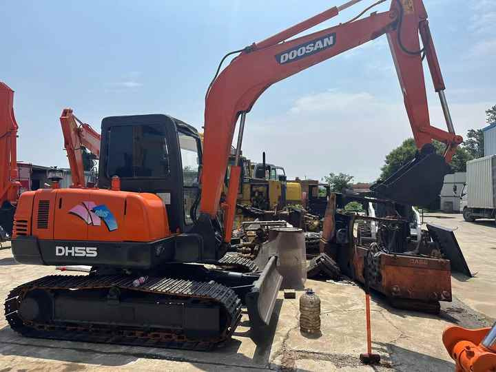 Low Shipping Used Excavator Doosan DH55 Good Condition with Low Hours - Bager gusjeničar: slika Low Shipping Used Excavator Doosan DH55 Good Condition with Low Hours - Bager gusjeničar Low Shipping Used Excavator Doosan DH55 Good Condition with Low Hours - Bager gusjeničar: slika Low Shipping Used Excavator Doosan DH55 Good Condition with Low Hours - Bager gusjeničar
