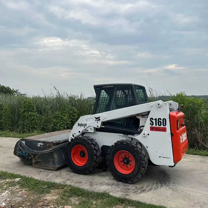 New Arrival Bobcat S160 Skid Steer Loader Available on Sale Hydraulic Type Manufacturer Anhui ZhaoMi - Utovarivač na kotačima: slika New Arrival Bobcat S160 Skid Steer Loader Available on Sale Hydraulic Type Manufacturer Anhui ZhaoMi - Utovarivač na kotačima New Arrival Bobcat S160 Skid Steer Loader Available on Sale Hydraulic Type Manufacturer Anhui ZhaoMi - Utovarivač na kotačima: slika New Arrival Bobcat S160 Skid Steer Loader Available on Sale Hydraulic Type Manufacturer Anhui ZhaoMi - Utovarivač na kotačima