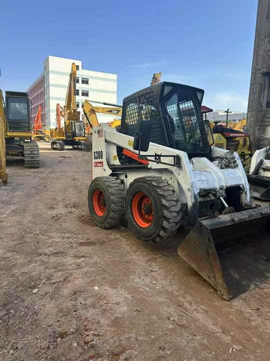 Second Hand BOBCAT S300 Skid-steer Loader with Very Good Performance Is for Sale at a Low Price - Mini utovarivač: slika Second Hand BOBCAT S300 Skid-steer Loader with Very Good Performance Is for Sale at a Low Price - Mini utovarivač Second Hand BOBCAT S300 Skid-steer Loader with Very Good Performance Is for Sale at a Low Price - Mini utovarivač: slika Second Hand BOBCAT S300 Skid-steer Loader with Very Good Performance Is for Sale at a Low Price - Mini utovarivač
