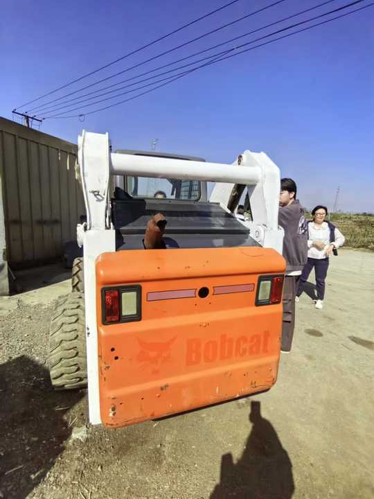 Second Hand Bobcat S300 Skid Steer Loader High Quality Cheap 95% New Used Mini Bobcati Bobcate S300 - Mini utovarivač: slika Second Hand Bobcat S300 Skid Steer Loader High Quality Cheap 95% New Used Mini Bobcati Bobcate S300 - Mini utovarivač Second Hand Bobcat S300 Skid Steer Loader High Quality Cheap 95% New Used Mini Bobcati Bobcate S300 - Mini utovarivač: slika Second Hand Bobcat S300 Skid Steer Loader High Quality Cheap 95% New Used Mini Bobcati Bobcate S300 - Mini utovarivač