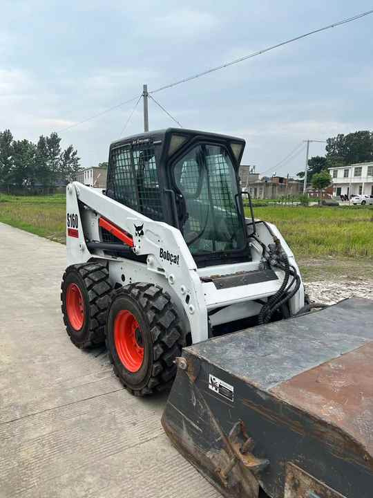 USED BOBCAT S160 Skid-steer Loader Bobcat S160 Carry Sweeper with Very Good Performance Is for Sale at a Low Price. - Mini utovarivač: slika USED BOBCAT S160 Skid-steer Loader Bobcat S160 Carry Sweeper with Very Good Performance Is for Sale at a Low Price. - Mini utovarivač USED BOBCAT S160 Skid-steer Loader Bobcat S160 Carry Sweeper with Very Good Performance Is for Sale at a Low Price. - Mini utovarivač: slika USED BOBCAT S160 Skid-steer Loader Bobcat S160 Carry Sweeper with Very Good Performance Is for Sale at a Low Price. - Mini utovarivač