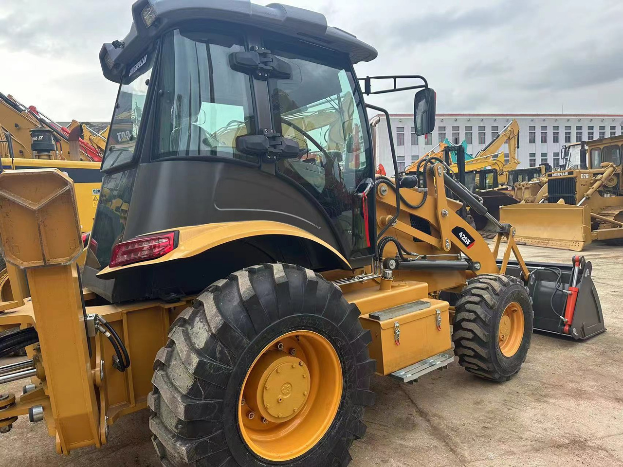 Used Backhoe High Quality CAT 420F - Rovokopač-utovarivač: slika Used Backhoe High Quality CAT 420F - Rovokopač-utovarivač Used Backhoe High Quality CAT 420F - Rovokopač-utovarivač: slika Used Backhoe High Quality CAT 420F - Rovokopač-utovarivač