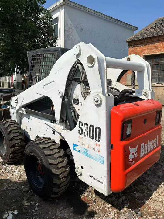 Used Bob Cat Bob Cat S300 Used Skid Steer Wheel Loader Multifunctional Track Loaders Bobcat - Utovarivač na kotačima: slika Used Bob Cat Bob Cat S300 Used Skid Steer Wheel Loader Multifunctional Track Loaders Bobcat - Utovarivač na kotačima Used Bob Cat Bob Cat S300 Used Skid Steer Wheel Loader Multifunctional Track Loaders Bobcat - Utovarivač na kotačima: slika Used Bob Cat Bob Cat S300 Used Skid Steer Wheel Loader Multifunctional Track Loaders Bobcat - Utovarivač na kotačima
