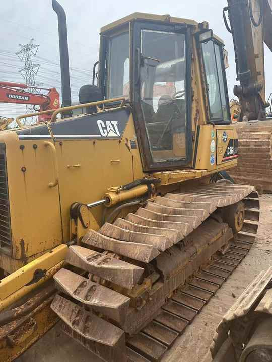 Used Caterpillar CAT D3G Land Road Motor Bulldozer CAT Used Grader Cheap Price for Sale - Buldožer: slika Used Caterpillar CAT D3G Land Road Motor Bulldozer CAT Used Grader Cheap Price for Sale - Buldožer Used Caterpillar CAT D3G Land Road Motor Bulldozer CAT Used Grader Cheap Price for Sale - Buldožer: slika Used Caterpillar CAT D3G Land Road Motor Bulldozer CAT Used Grader Cheap Price for Sale - Buldožer
