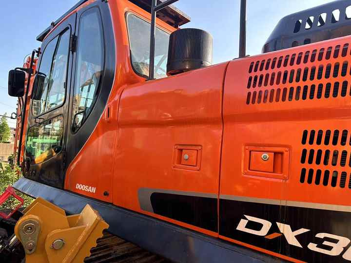 Used Digger DOOSAN DX300 Construction Machinery Construction Digger Used DOOSAN DX300 Cheap Excavator - Bager gusjeničar: slika Used Digger DOOSAN DX300 Construction Machinery Construction Digger Used DOOSAN DX300 Cheap Excavator - Bager gusjeničar Used Digger DOOSAN DX300 Construction Machinery Construction Digger Used DOOSAN DX300 Cheap Excavator - Bager gusjeničar: slika Used Digger DOOSAN DX300 Construction Machinery Construction Digger Used DOOSAN DX300 Cheap Excavator - Bager gusjeničar