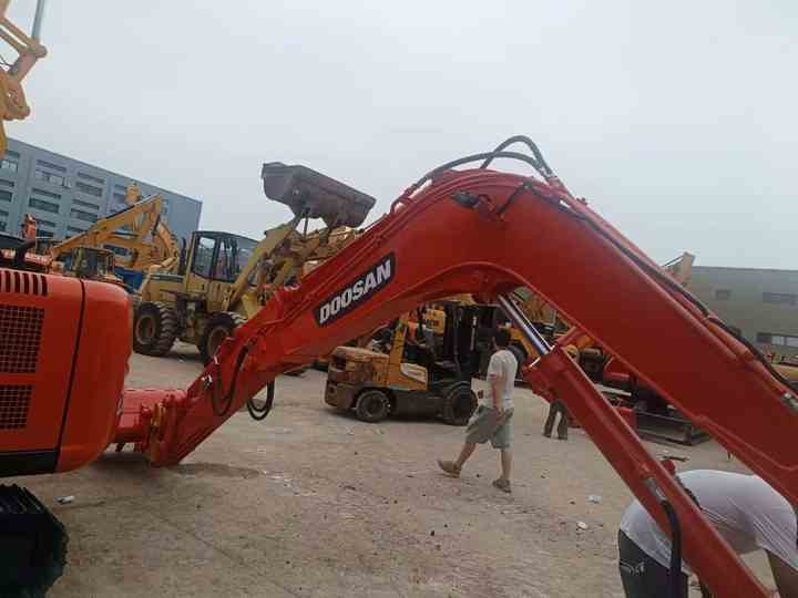 Used Digger DOOSAN DX55 Construction Machinery Construction Digger Used DOOSAN DX55 Cheap Excavator - Bager gusjeničar: slika Used Digger DOOSAN DX55 Construction Machinery Construction Digger Used DOOSAN DX55 Cheap Excavator - Bager gusjeničar Used Digger DOOSAN DX55 Construction Machinery Construction Digger Used DOOSAN DX55 Cheap Excavator - Bager gusjeničar: slika Used Digger DOOSAN DX55 Construction Machinery Construction Digger Used DOOSAN DX55 Cheap Excavator - Bager gusjeničar