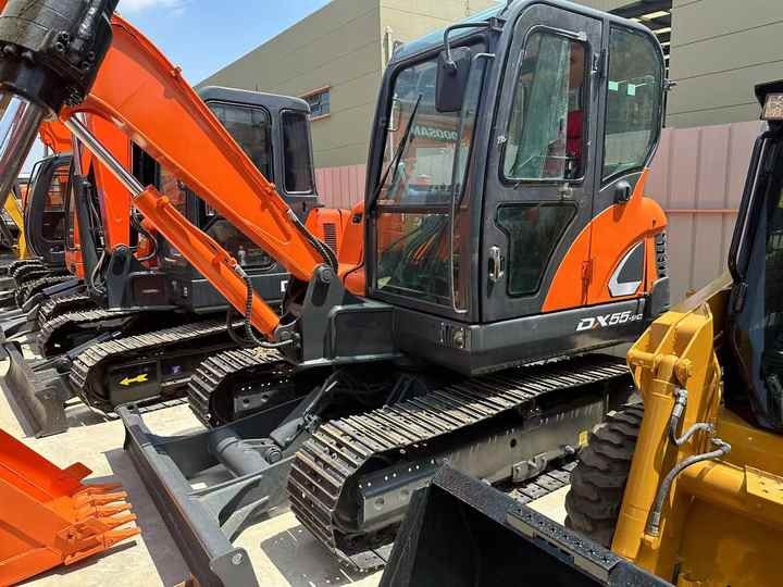 Used Digger DOOSAN DX55 Construction Machinery Construction Digger Used DOOSAN DX55 Cheap Excavator - Bager gusjeničar: slika Used Digger DOOSAN DX55 Construction Machinery Construction Digger Used DOOSAN DX55 Cheap Excavator - Bager gusjeničar Used Digger DOOSAN DX55 Construction Machinery Construction Digger Used DOOSAN DX55 Cheap Excavator - Bager gusjeničar: slika Used Digger DOOSAN DX55 Construction Machinery Construction Digger Used DOOSAN DX55 Cheap Excavator - Bager gusjeničar