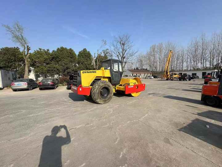 Used Dynapac CA301 Vibratory Roller with Less Working Time and Superior Performance Used Dynapac 251d/301D Roller for Sale - Cestovni valjak: slika Used Dynapac CA301 Vibratory Roller with Less Working Time and Superior Performance Used Dynapac 251d/301D Roller for Sale - Cestovni valjak Used Dynapac CA301 Vibratory Roller with Less Working Time and Superior Performance Used Dynapac 251d/301D Roller for Sale - Cestovni valjak: slika Used Dynapac CA301 Vibratory Roller with Less Working Time and Superior Performance Used Dynapac 251d/301D Roller for Sale - Cestovni valjak