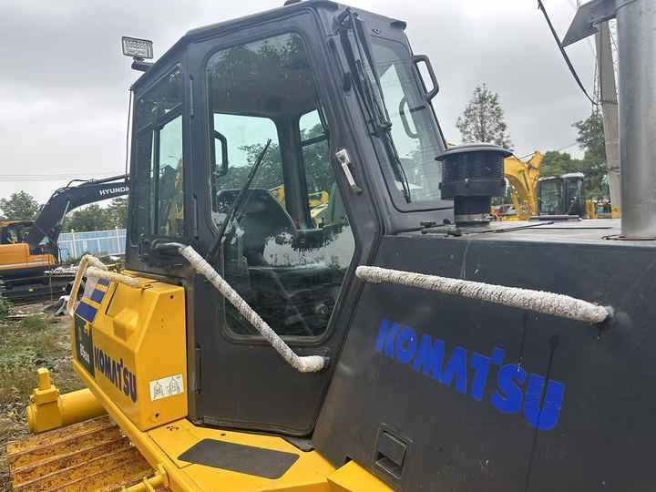 Used Japan Komatsu D85ESS Dozer with Ripper Komatsu D85 Crawler Bulldozer with Excellent Performance Low Price for Sale - Buldožer: slika Used Japan Komatsu D85ESS Dozer with Ripper Komatsu D85 Crawler Bulldozer with Excellent Performance Low Price for Sale - Buldožer Used Japan Komatsu D85ESS Dozer with Ripper Komatsu D85 Crawler Bulldozer with Excellent Performance Low Price for Sale - Buldožer: slika Used Japan Komatsu D85ESS Dozer with Ripper Komatsu D85 Crawler Bulldozer with Excellent Performance Low Price for Sale - Buldožer