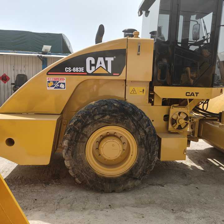 Used Original Caterpillar Cs683e Road Roller for Sale 18tons Used Road Roller with High Quality on Sale - Kompaktor: slika Used Original Caterpillar Cs683e Road Roller for Sale 18tons Used Road Roller with High Quality on Sale - Kompaktor Used Original Caterpillar Cs683e Road Roller for Sale 18tons Used Road Roller with High Quality on Sale - Kompaktor: slika Used Original Caterpillar Cs683e Road Roller for Sale 18tons Used Road Roller with High Quality on Sale - Kompaktor