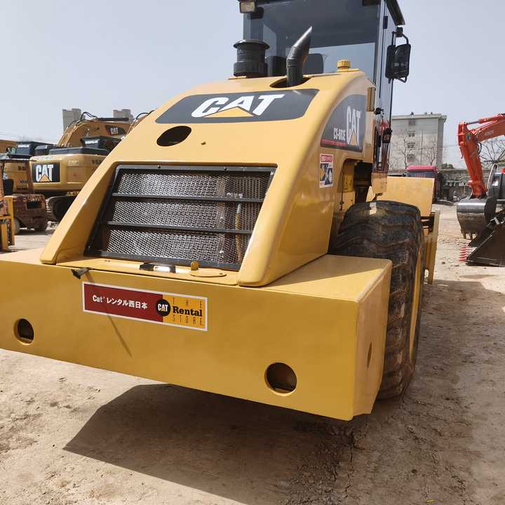 Used Original Caterpillar Cs683e Road Roller for Sale 18tons Used Road Roller with High Quality on Sale - Kompaktor: slika Used Original Caterpillar Cs683e Road Roller for Sale 18tons Used Road Roller with High Quality on Sale - Kompaktor Used Original Caterpillar Cs683e Road Roller for Sale 18tons Used Road Roller with High Quality on Sale - Kompaktor: slika Used Original Caterpillar Cs683e Road Roller for Sale 18tons Used Road Roller with High Quality on Sale - Kompaktor