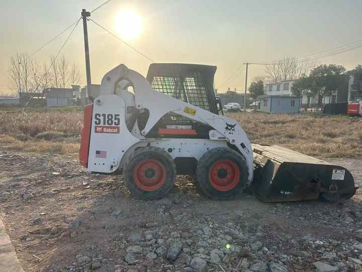 Used bobcat s185 skid steer loader on sale 100% excellent condition bobcat brand s185 s300 s550 s16 s18 skid steer sale - Mini utovarivač: slika Used bobcat s185 skid steer loader on sale 100% excellent condition bobcat brand s185 s300 s550 s16 s18 skid steer sale - Mini utovarivač Used bobcat s185 skid steer loader on sale 100% excellent condition bobcat brand s185 s300 s550 s16 s18 skid steer sale - Mini utovarivač: slika Used bobcat s185 skid steer loader on sale 100% excellent condition bobcat brand s185 s300 s550 s16 s18 skid steer sale - Mini utovarivač