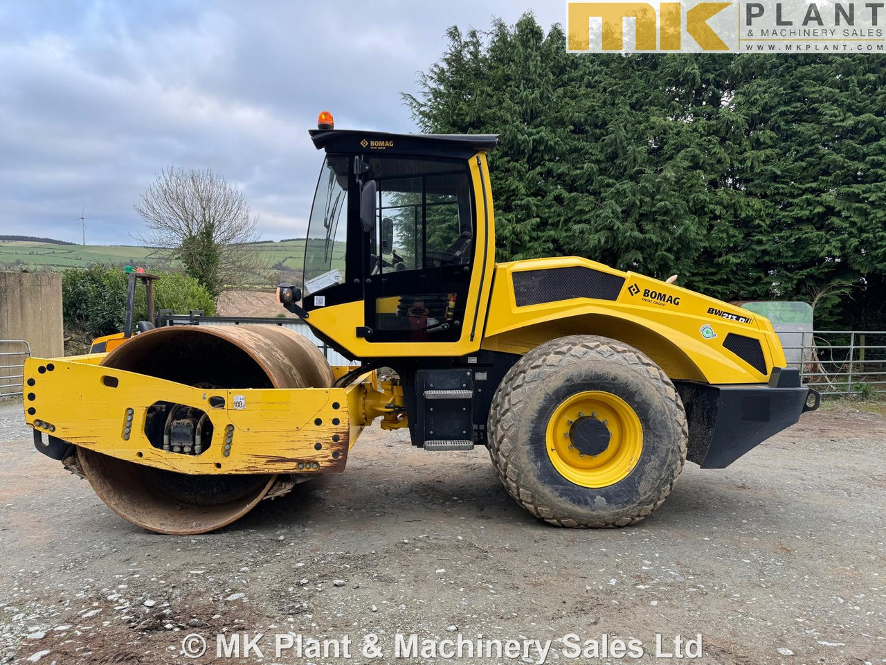 BOMAG BW213D-5 - Valjak: slika BOMAG BW213D-5 - Valjak BOMAG BW213D-5 - Valjak: slika BOMAG BW213D-5 - Valjak