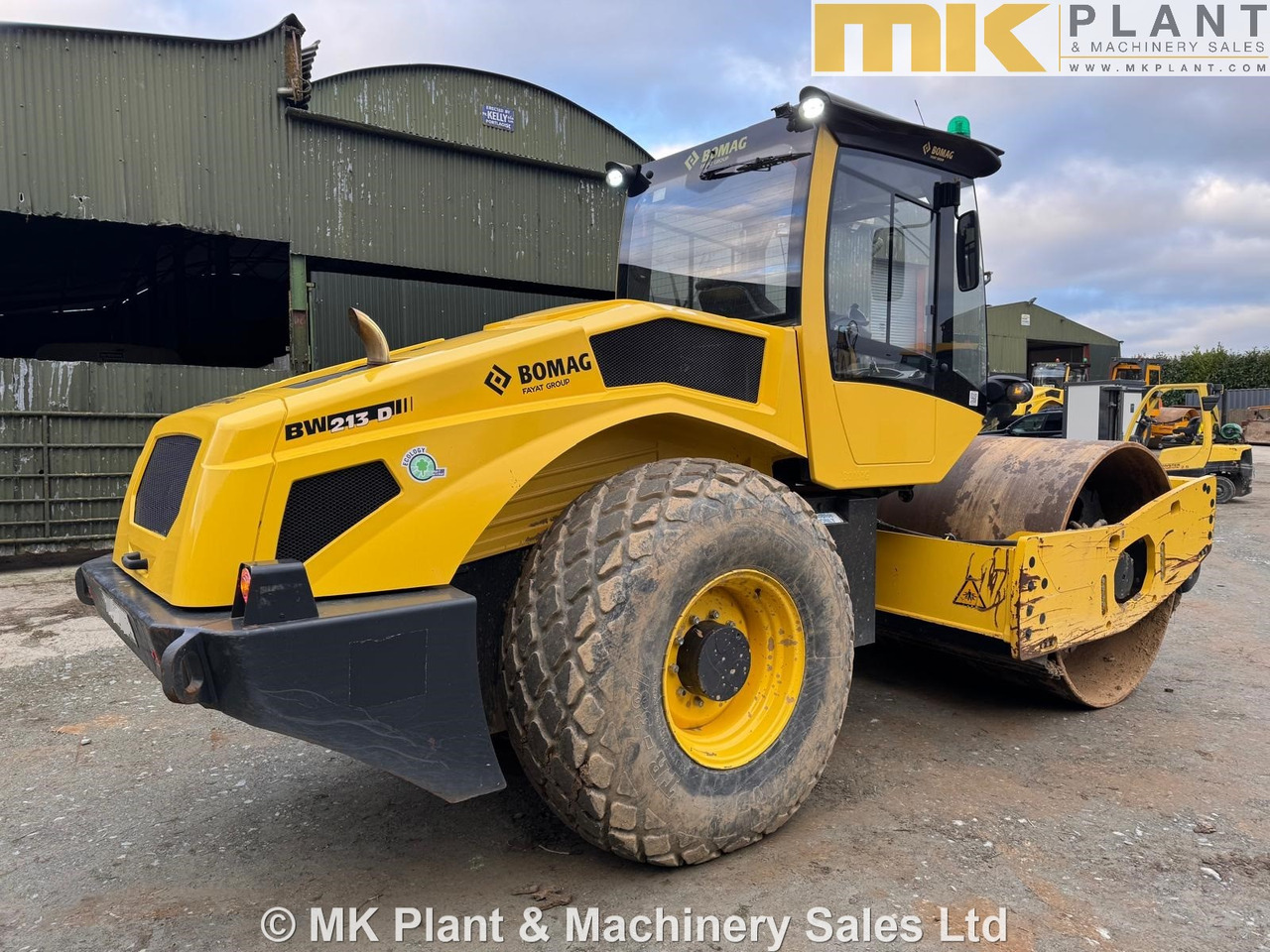 BOMAG BW213D-5 - Valjak: slika BOMAG BW213D-5 - Valjak BOMAG BW213D-5 - Valjak: slika BOMAG BW213D-5 - Valjak