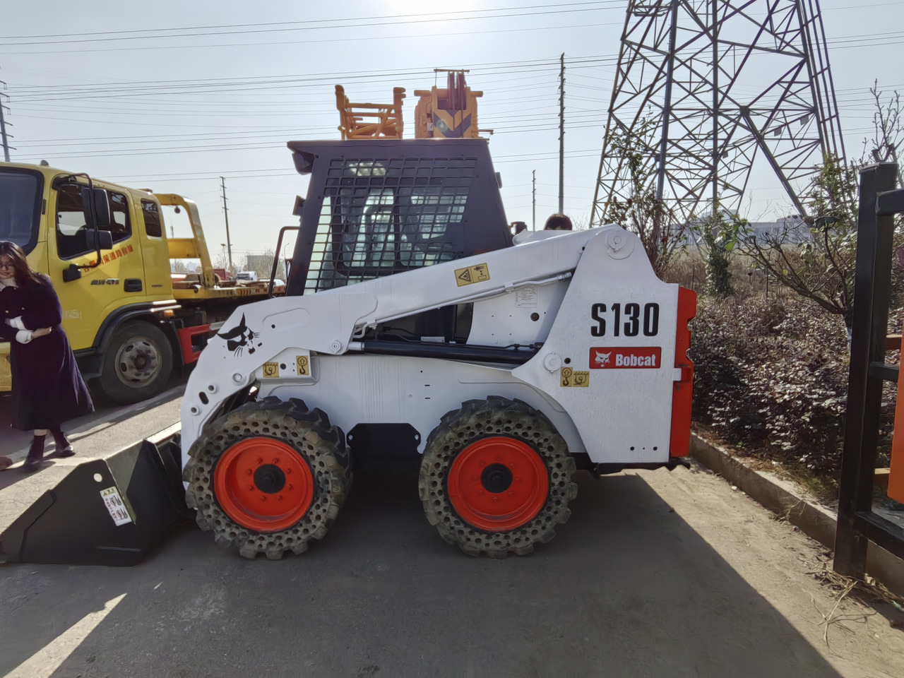BOBCAT S130 - Mini utovarivač: slika BOBCAT S130 - Mini utovarivač BOBCAT S130 - Mini utovarivač: slika BOBCAT S130 - Mini utovarivač