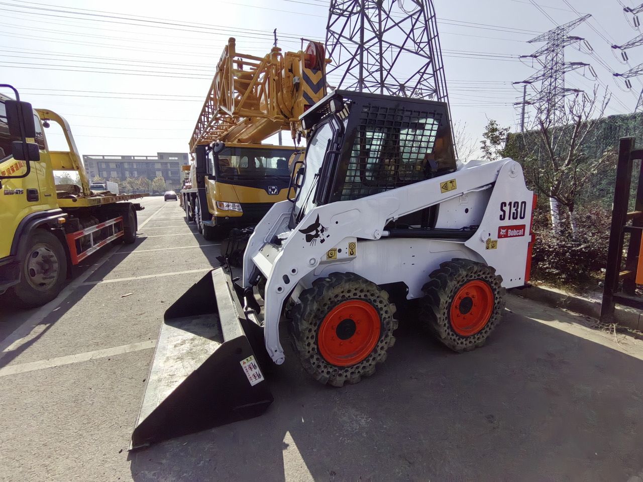 BOBCAT S130 - Mini utovarivač: slika BOBCAT S130 - Mini utovarivač BOBCAT S130 - Mini utovarivač: slika BOBCAT S130 - Mini utovarivač