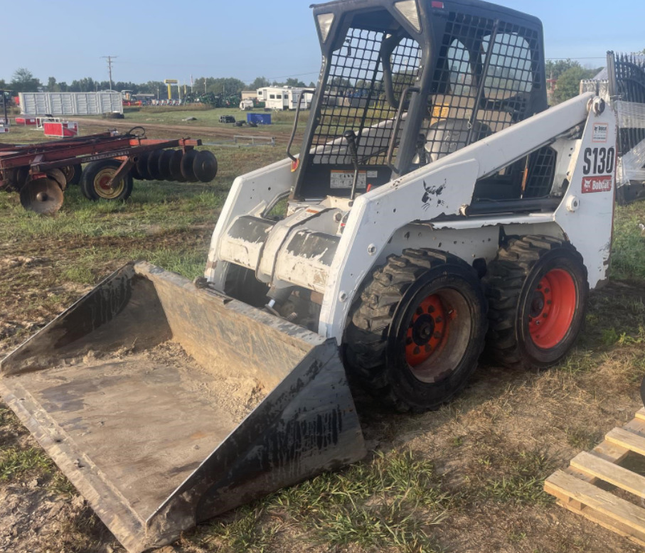 BOBCAT S130 - Mini utovarivač: slika BOBCAT S130 - Mini utovarivač BOBCAT S130 - Mini utovarivač: slika BOBCAT S130 - Mini utovarivač