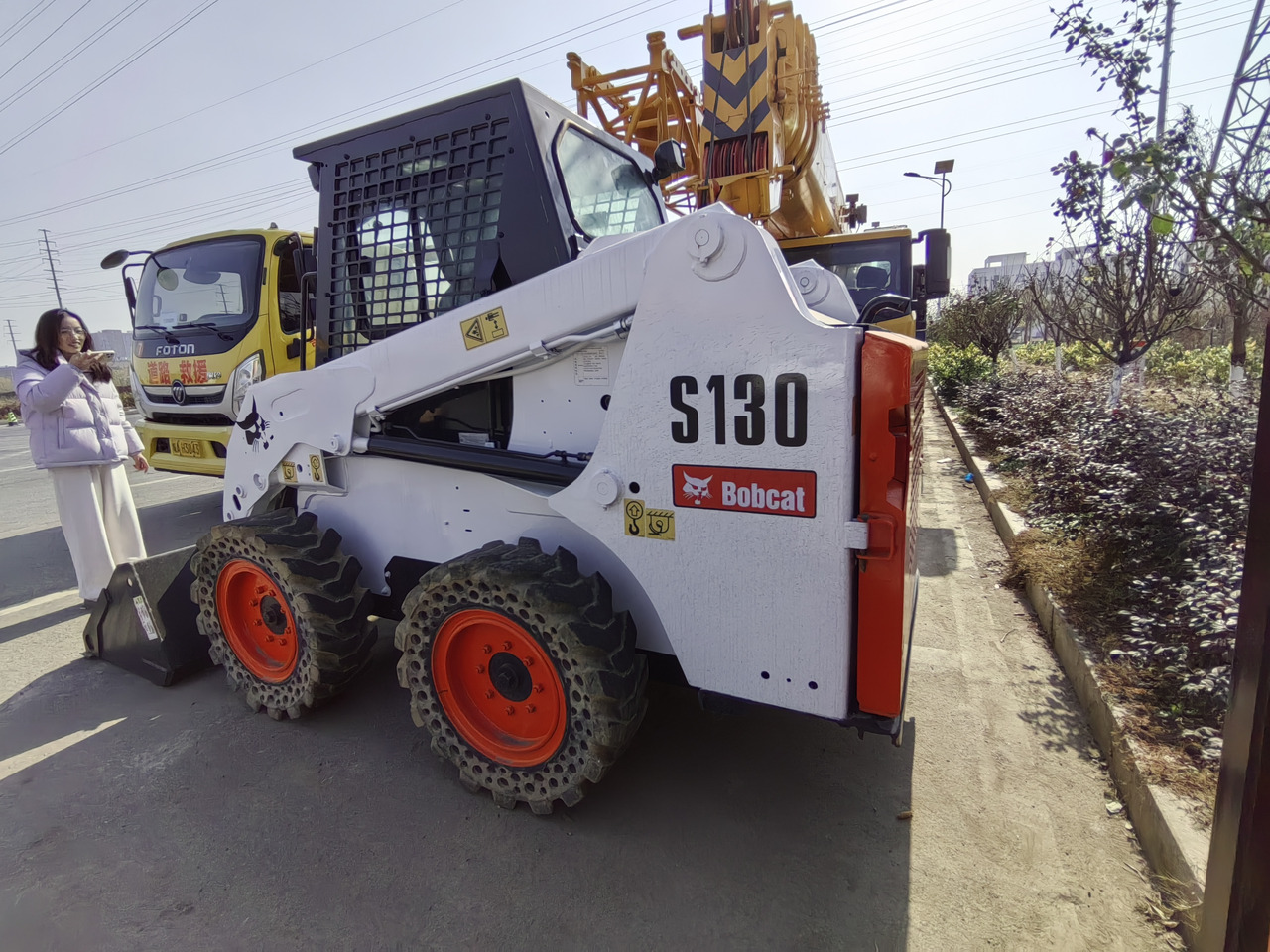 BOBCAT S130 - Mini utovarivač: slika BOBCAT S130 - Mini utovarivač BOBCAT S130 - Mini utovarivač: slika BOBCAT S130 - Mini utovarivač