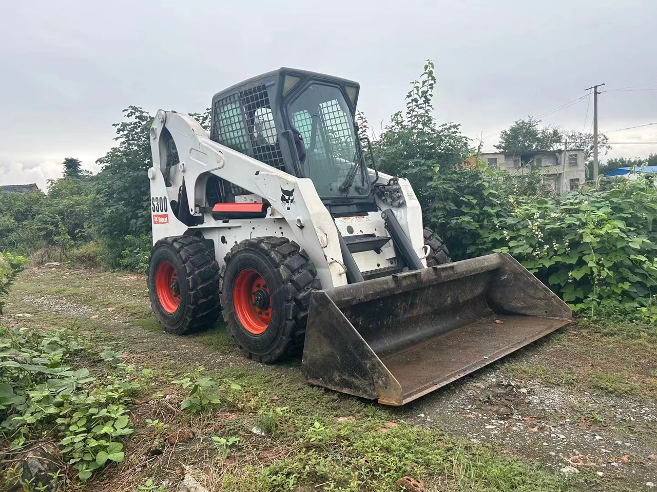 BOBCAT S300 - Mini utovarivač: slika BOBCAT S300 - Mini utovarivač BOBCAT S300 - Mini utovarivač: slika BOBCAT S300 - Mini utovarivač