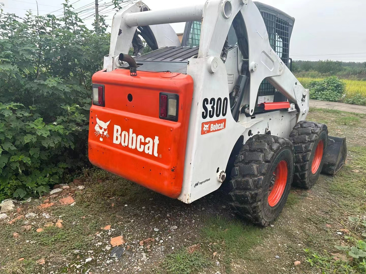 BOBCAT S300 - Mini utovarivač: slika BOBCAT S300 - Mini utovarivač BOBCAT S300 - Mini utovarivač: slika BOBCAT S300 - Mini utovarivač