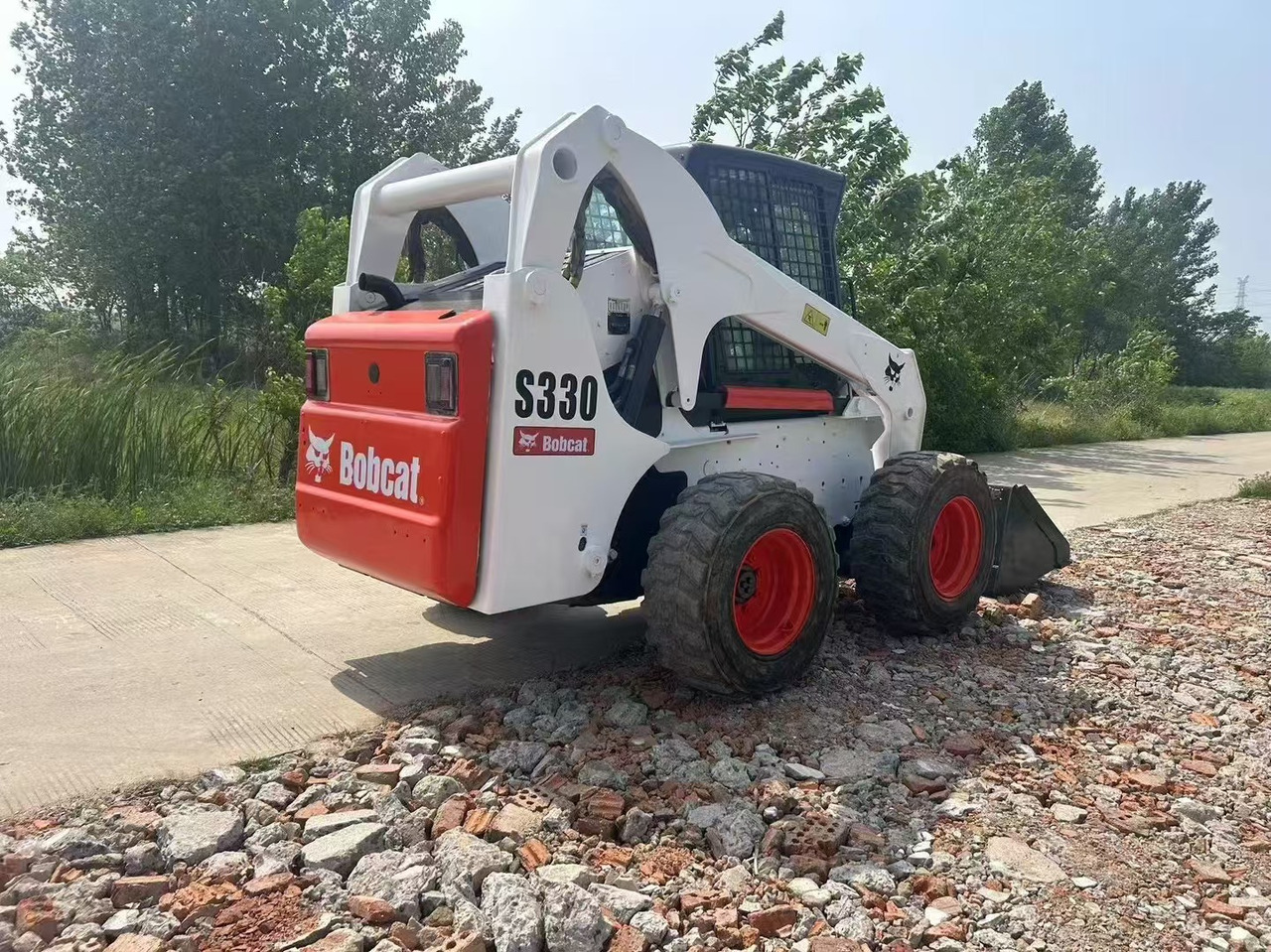 BOBCAT S330 - Mini utovarivač: slika BOBCAT S330 - Mini utovarivač BOBCAT S330 - Mini utovarivač: slika BOBCAT S330 - Mini utovarivač