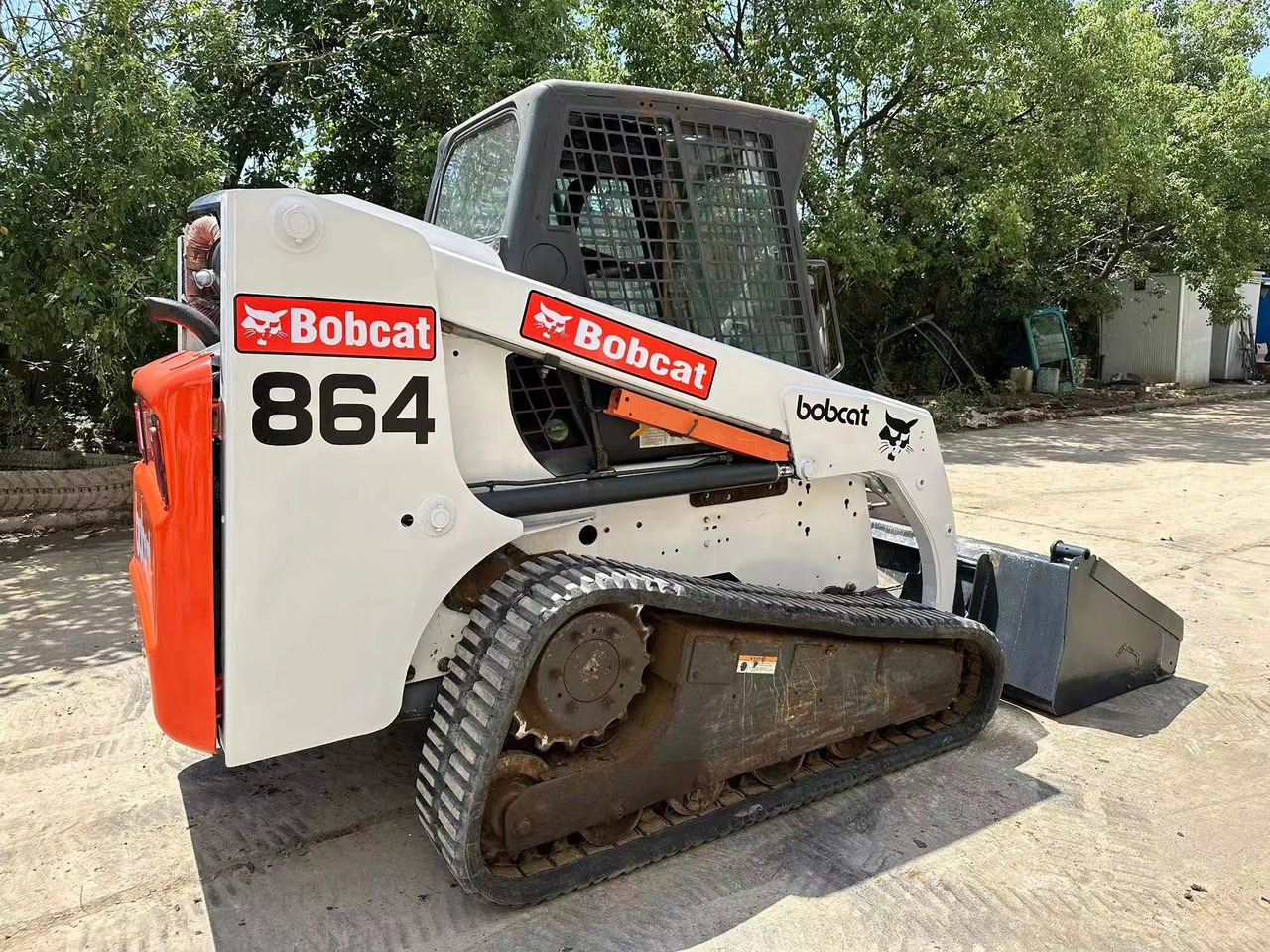 BOBCAT T864 - Mini utovarivač: slika BOBCAT T864 - Mini utovarivač BOBCAT T864 - Mini utovarivač: slika BOBCAT T864 - Mini utovarivač