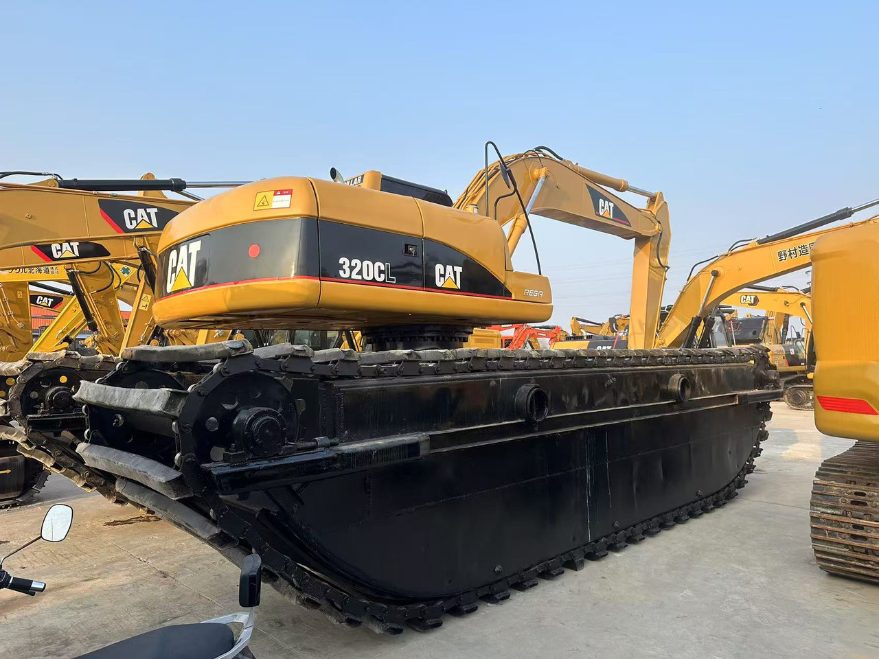 CATERPILLAR 320C Amphibious excavator - Bager amfibija: slika CATERPILLAR 320C Amphibious excavator - Bager amfibija CATERPILLAR 320C Amphibious excavator - Bager amfibija: slika CATERPILLAR 320C Amphibious excavator - Bager amfibija
