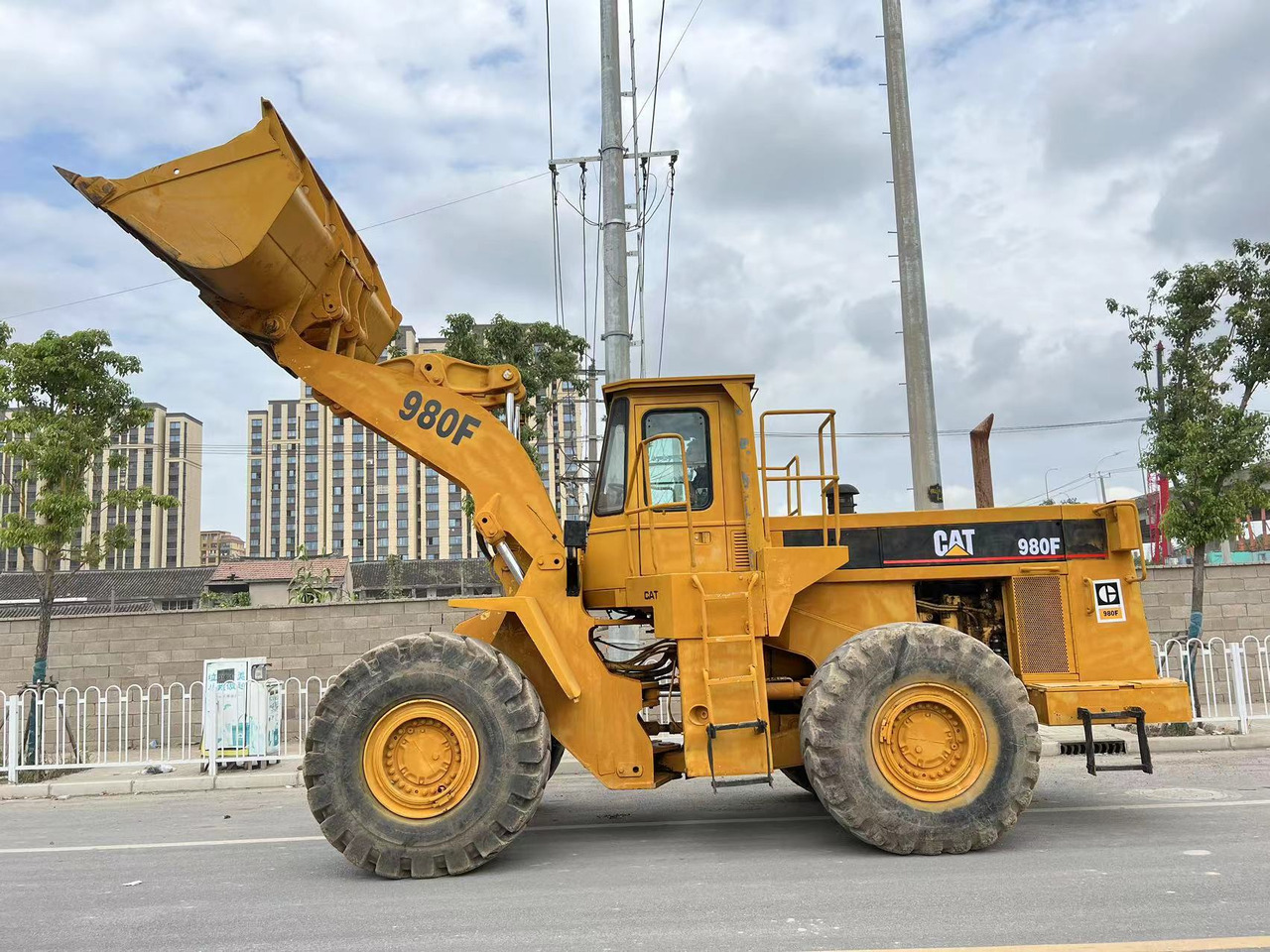 CATERPILLAR 980F - Utovarivač gusjeničar: slika CATERPILLAR 980F - Utovarivač gusjeničar CATERPILLAR 980F - Utovarivač gusjeničar: slika CATERPILLAR 980F - Utovarivač gusjeničar