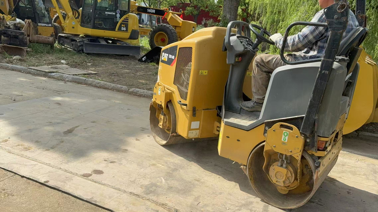 CATERPILLAR CB14B - Cestovni valjak: slika CATERPILLAR CB14B - Cestovni valjak CATERPILLAR CB14B - Cestovni valjak: slika CATERPILLAR CB14B - Cestovni valjak