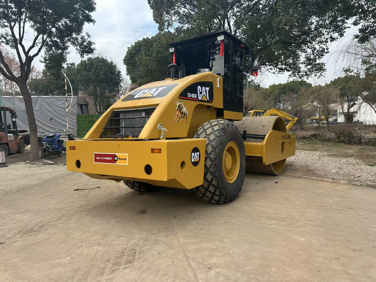 CATERPILLAR CS683E - Cestovni valjak: slika CATERPILLAR CS683E - Cestovni valjak CATERPILLAR CS683E - Cestovni valjak: slika CATERPILLAR CS683E - Cestovni valjak