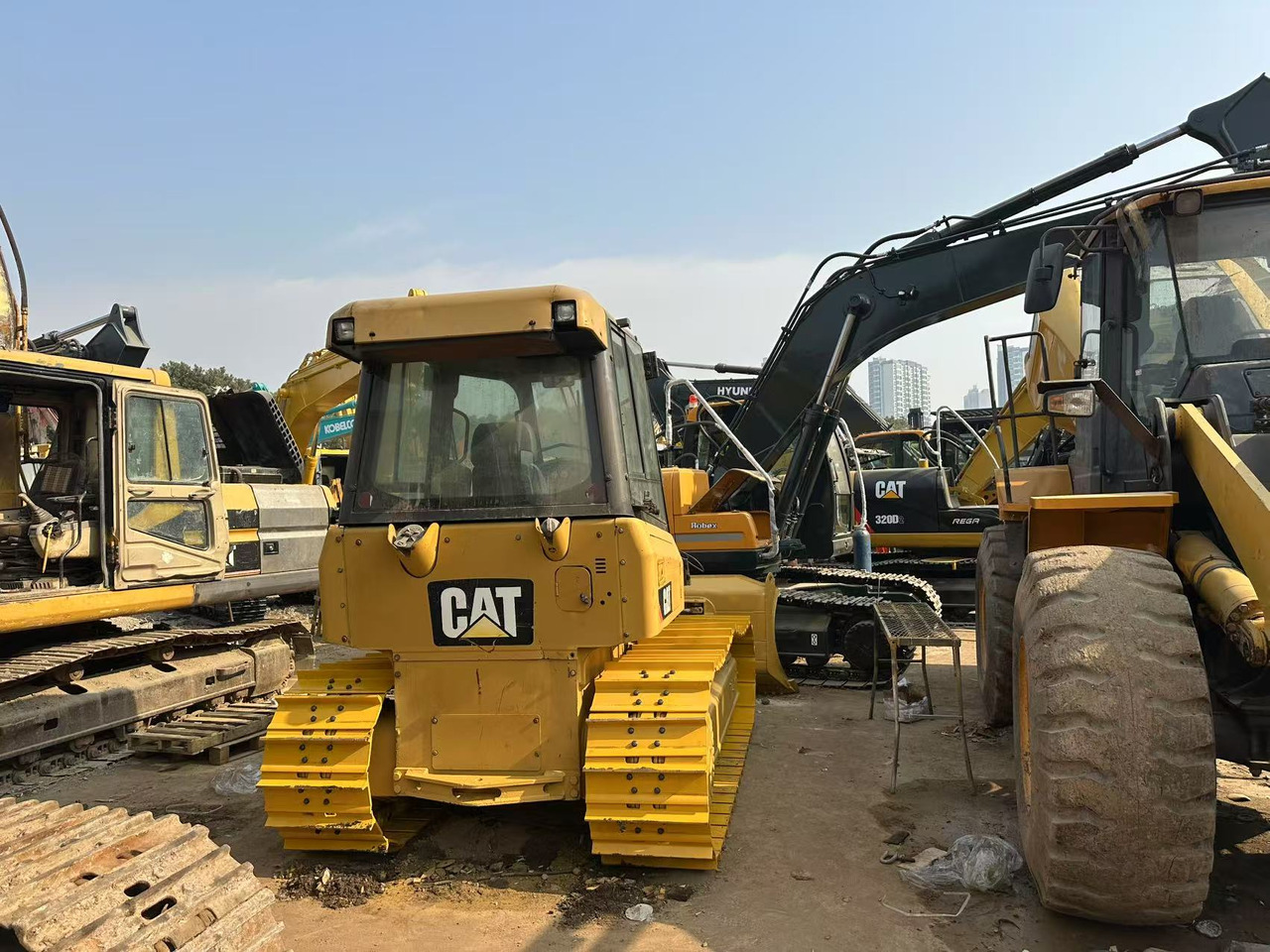 CATERPILLAR D5K - Buldožer: slika CATERPILLAR D5K - Buldožer CATERPILLAR D5K - Buldožer: slika CATERPILLAR D5K - Buldožer