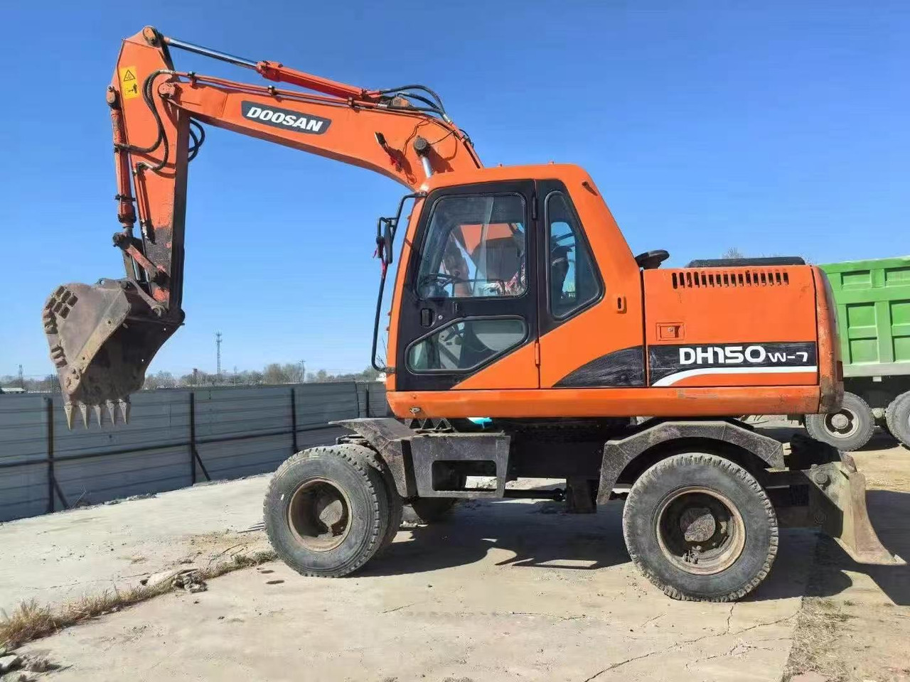 DOOSAN DH150W-7 - Bager na kotačima: slika DOOSAN DH150W-7 - Bager na kotačima DOOSAN DH150W-7 - Bager na kotačima: slika DOOSAN DH150W-7 - Bager na kotačima