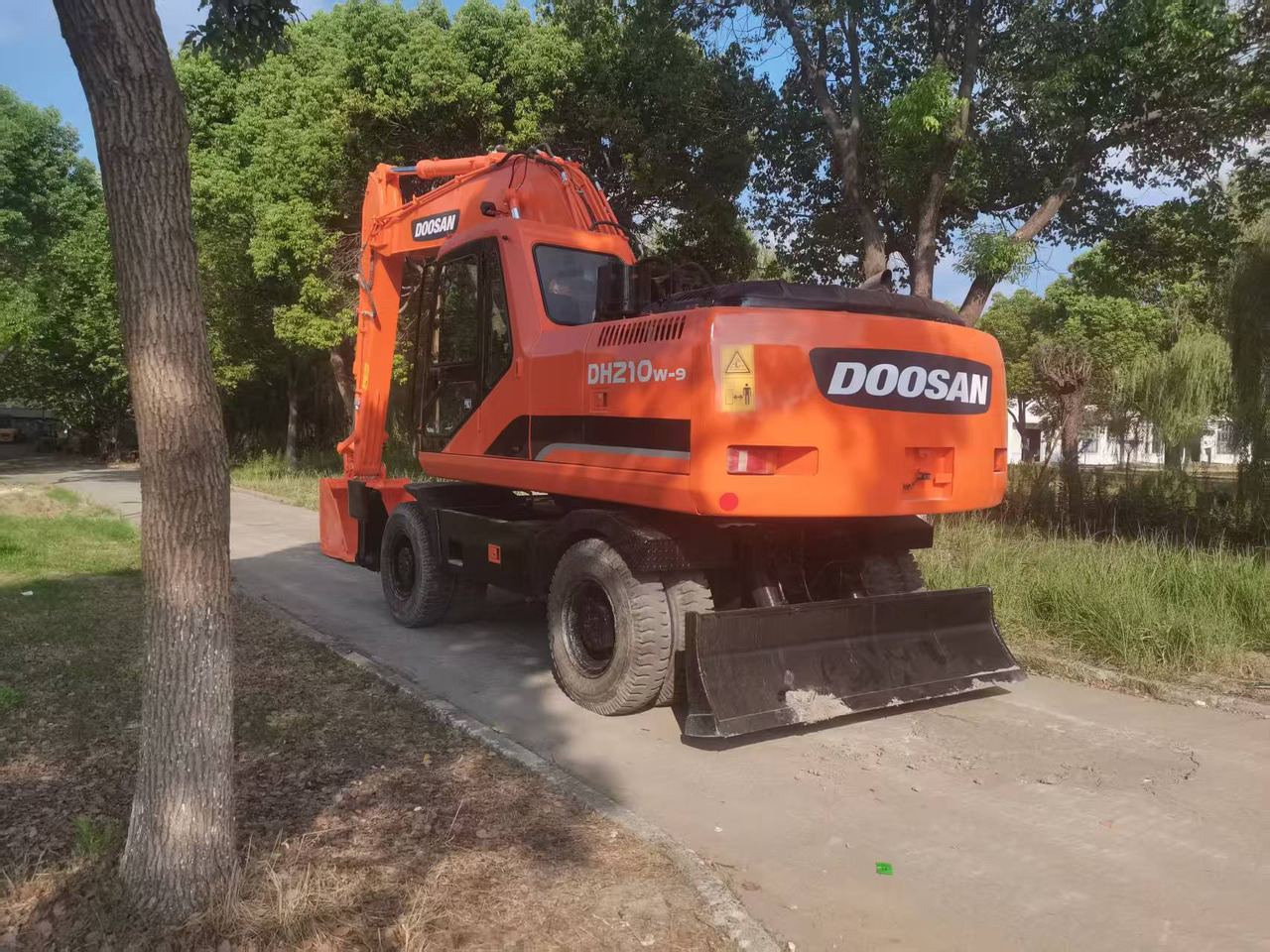DOOSAN DH210W-9C - Bager na kotačima: slika DOOSAN DH210W-9C - Bager na kotačima DOOSAN DH210W-9C - Bager na kotačima: slika DOOSAN DH210W-9C - Bager na kotačima