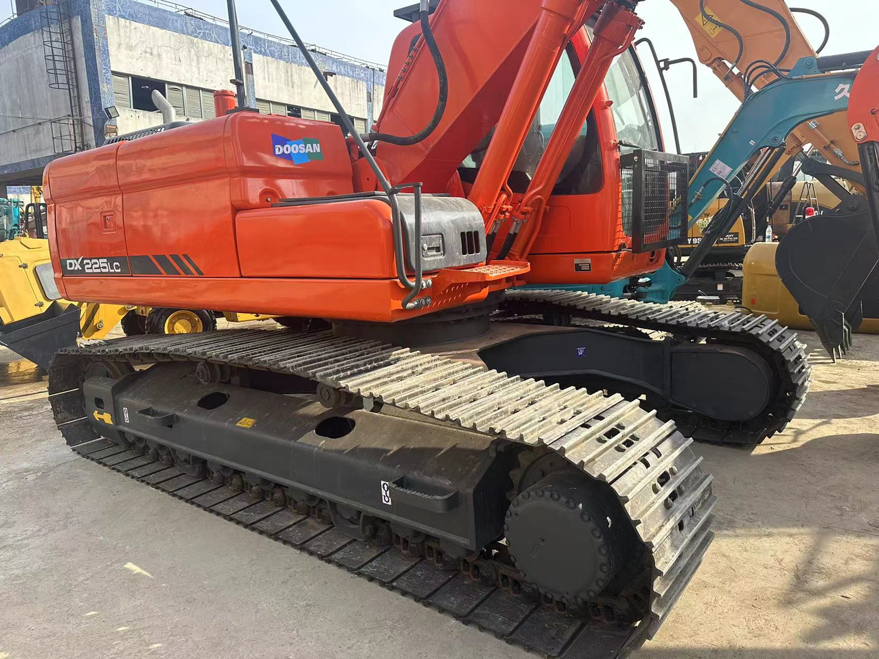 DOOSAN DX225LC - Bager gusjeničar: slika DOOSAN DX225LC - Bager gusjeničar DOOSAN DX225LC - Bager gusjeničar: slika DOOSAN DX225LC - Bager gusjeničar