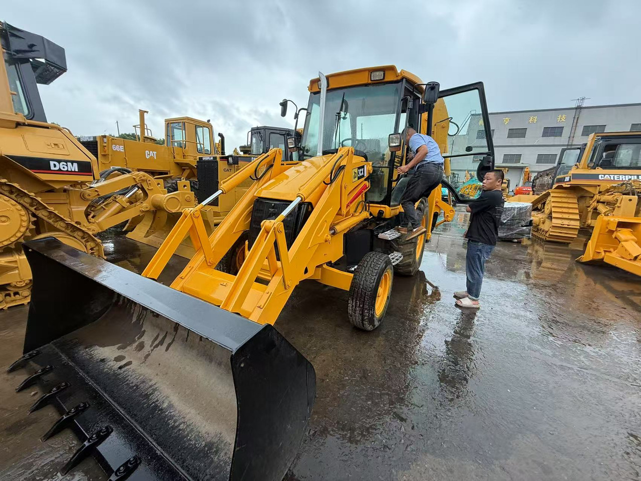 JCB 3CX - Rovokopač-utovarivač: slika JCB 3CX - Rovokopač-utovarivač JCB 3CX - Rovokopač-utovarivač: slika JCB 3CX - Rovokopač-utovarivač