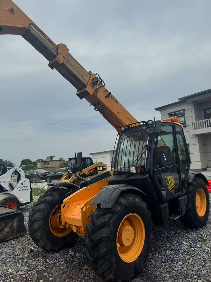 JCB 535 - Teleskopski rukovatelj: slika JCB 535 - Teleskopski rukovatelj JCB 535 - Teleskopski rukovatelj: slika JCB 535 - Teleskopski rukovatelj